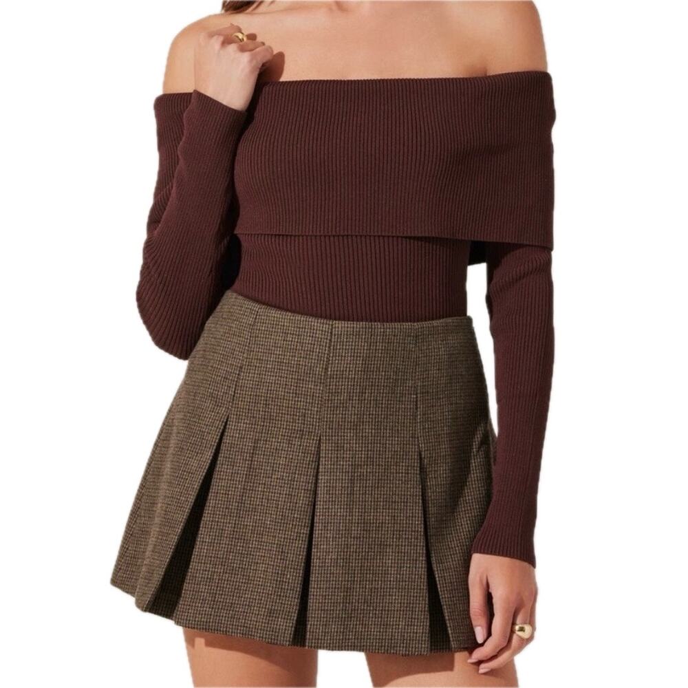 Women's ASTR The Label Ribbed Chocolate Brown Off The Shoulder Fitted Sweater